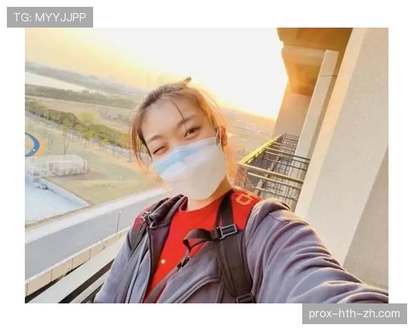 李梦随手一张家居照，橱柜里全是名牌盒子，我数着外卖券笑不出来